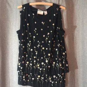 Simple flowered skirt set